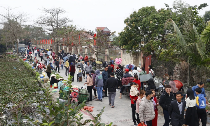 Những phiên chợ Tết độc đáo, kỳ lạ ít người biết