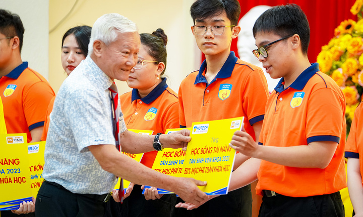 Một trường đại học ở TP.HCM chơi lớn, giảm 25% học phí cho sinh viên