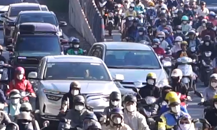 Nguyên nhân nào dẫn đến kẹt xe ở TP.HCM những ngày qua?