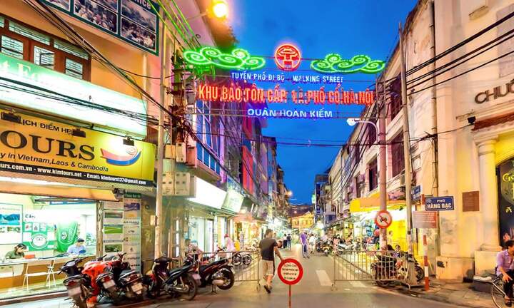 Khám phá khu phố đêm độc đáo nhất thủ đô Hà Nội