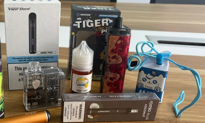 Người hút thuốc lá điện tử có thể bị phạt 2 triệu đồng