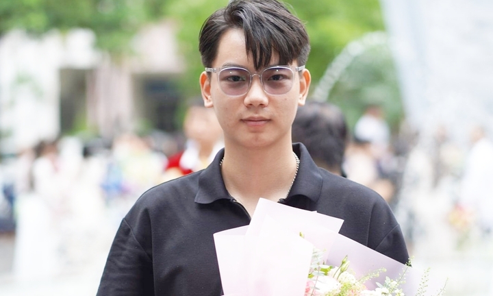 Chàng shipper không có bằng đại học trở thành tiếp viên ở sân bay quốc tế