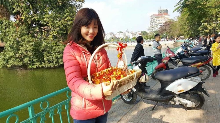 Tại sao 'đầu năm mua muối, cuối năm mua vôi' mà không phải ngược lại?