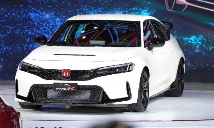 Nhiều mẫu ô tô nhập khẩu tăng giá bất ngờ đầu năm 2025