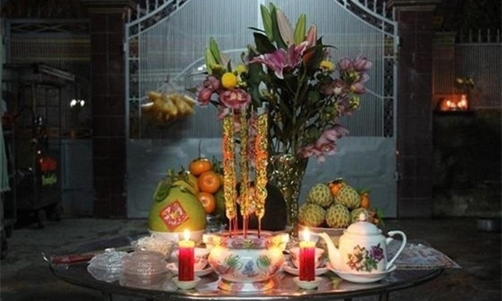 Vì sao phải cúng giao thừa ngoài trời?