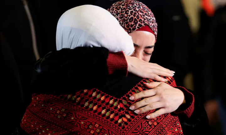 90 tù nhân Palestine được thả theo thỏa thuận con tin giữa Israel và Hamas