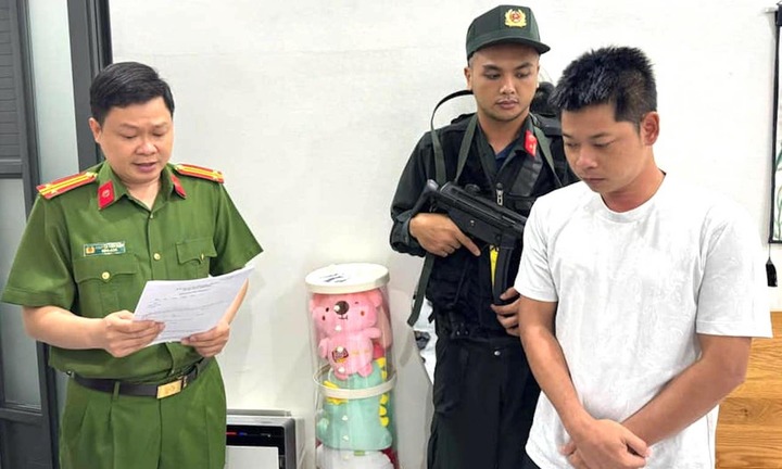 Triệt phá đường dây cá độ bóng đá 1.200 tỷ do Hiếu 'dế' cầm đầu