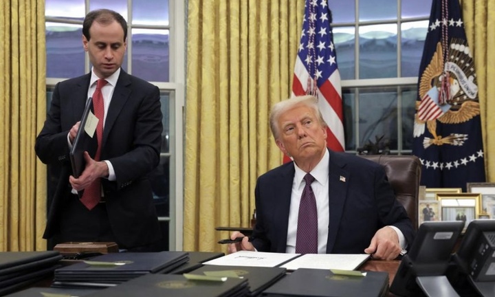 Ông Trump ân xá cho 1.500 người bị buộc tội vụ bạo loạn Điện Capitol