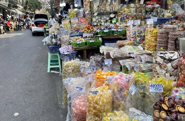 Cảnh lạ ở 'thủ phủ' bánh kẹo Hà Nội ngày cận Tết Nguyên đán Ất Tỵ