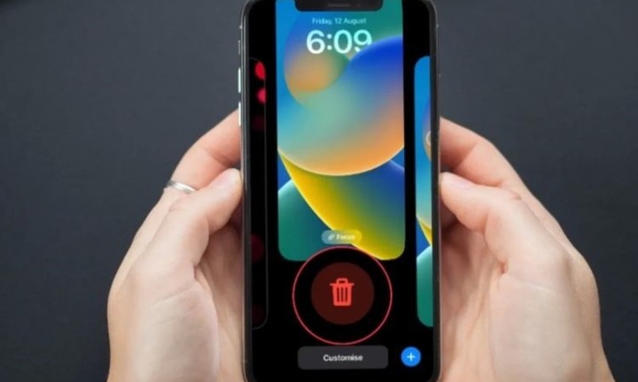 Hướng dẫn chi tiết cách xóa hình nền màn khóa trên iPhone