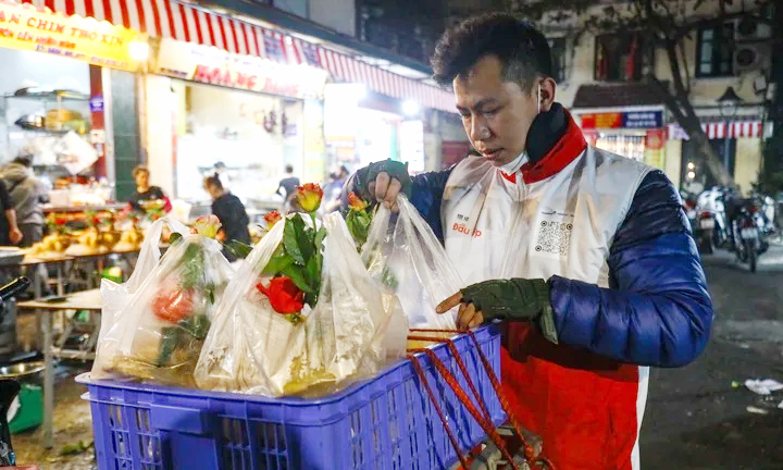 Chuyển gà, xôi cúng ngày ông Công ông Táo, shipper dễ dàng kiếm tiền triệu
