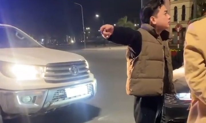 TikToker 'Nam Birthday' say xỉn đi xe ngược chiều, livestream khi bị kiểm tra