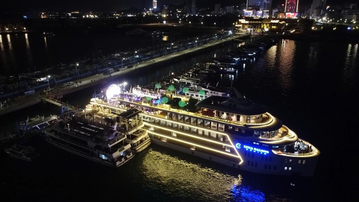 Tỷ phú Ấn Độ tổ chức đám cưới trên vịnh Hạ Long