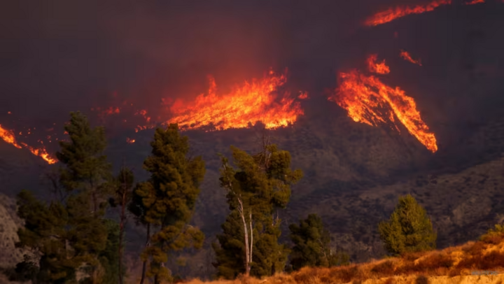 Bùng phát đám cháy mới ở Los Angeles, 19.000 người phải di tản