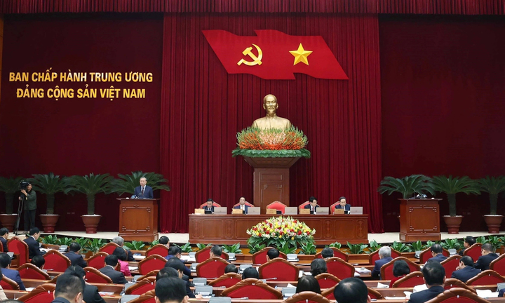 Thông cáo báo chí ngày làm việc thứ nhất Hội nghị Trung ương khoá XIII