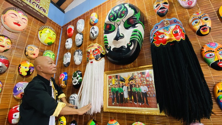 Người vẽ mặt nạ thời gian ở phố Hội