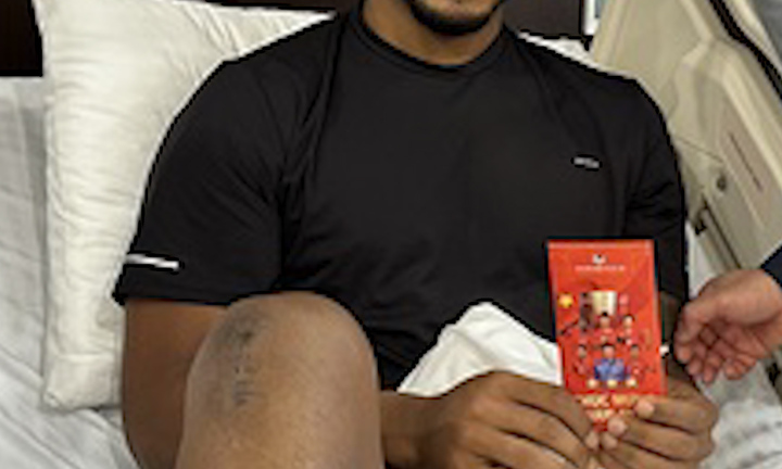 Tiền đạo Xuân Son xuất viện về nhà đón Tết cùng gia đình