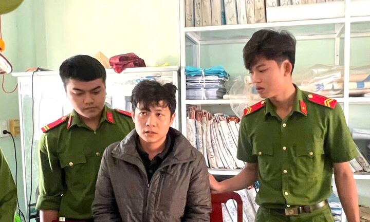 Khởi tố tài xế ô tô tông xe cảnh sát giao thông rồi bỏ chạy tại Quảng Nam