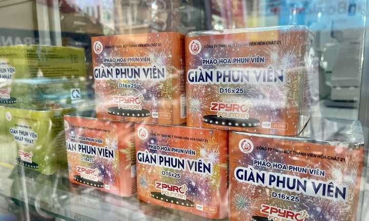 Giáp Tết Ất Tỵ, pháo hoa Z121 cháy hàng, loạn giá