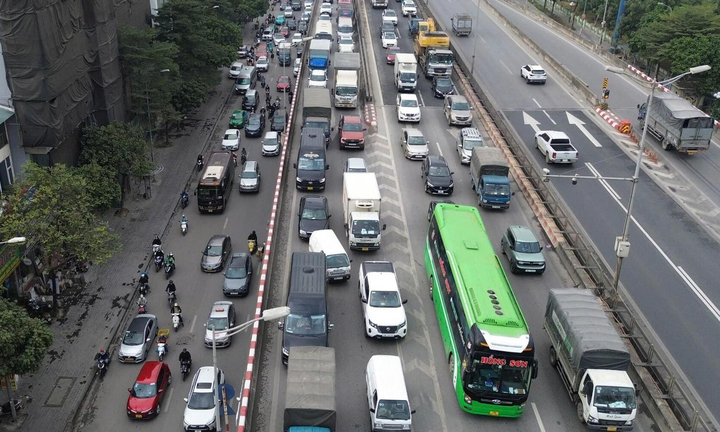 Tạm thời cho ô tô đi vào làn khẩn cấp trên tuyến vành đai 3 TP Hà Nội