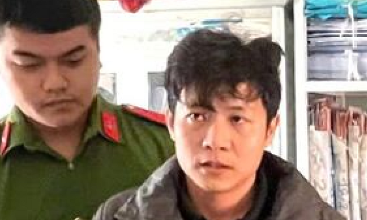 Tông vào xe CSGT rồi bỏ chạy, tài xế ô tô bị khởi tố