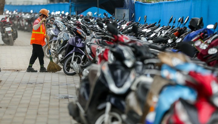 Mức phạt cao nhất lỗi đậu xe trên vỉa hè 