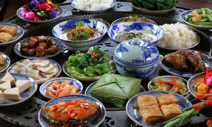 Một mâm cỗ Tết chứa khoảng bao nhiêu calo? 