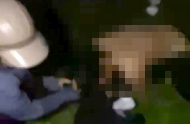 Lâm Đồng: Khởi tố người hành hung, lột đồ một phụ nữ vì ghen tuông