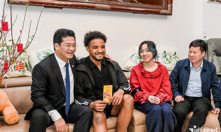 Nam Định tặng bằng khen, chúc Tết gia đình Xuân Son