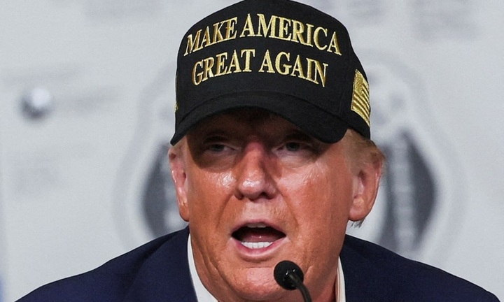 Sa thải 17 tổng thanh tra trong đêm, ông Trump hứng chỉ trích