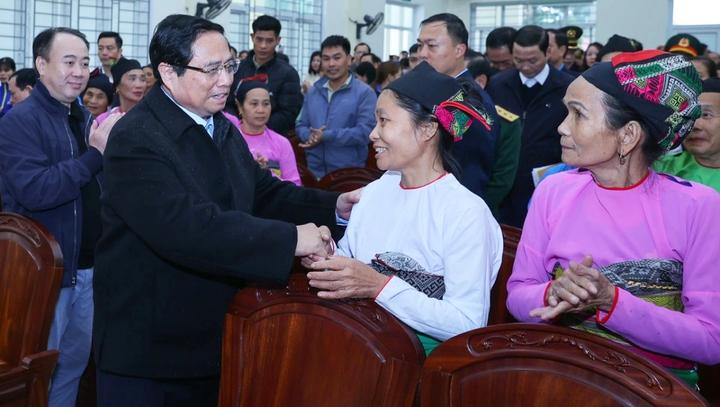 Thủ tướng tặng quà gia đình chính sách, hộ nghèo huyện Ngọc Lặc, Thanh Hóa