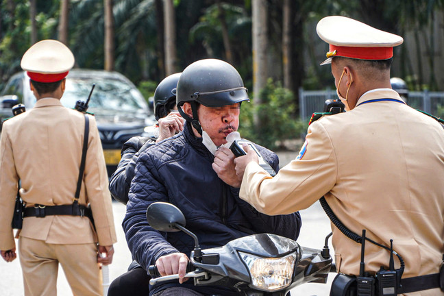 CSGT Hà Nội kiểm tra hơn 150 phương tiện, không phát hiện 'ma men' ngày 28 Tết