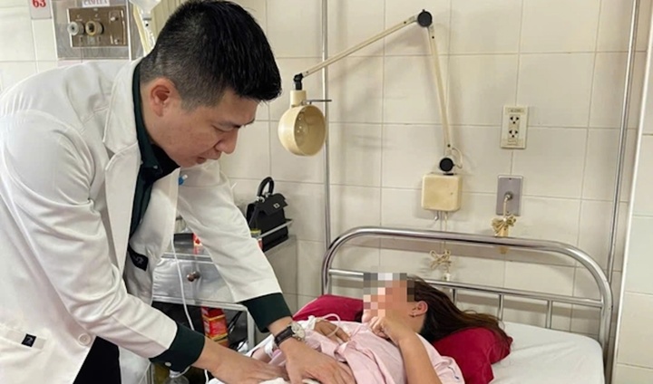 Cứu bệnh nhân bị xương cá đâm thủng ruột non trong đêm Giao thừa