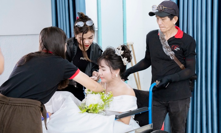 Kể câu chuyện tình yêu qua những bức ảnh cưới đặc biệt