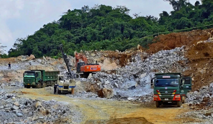 Duy trì '3 ca 4 kíp' trên công trường cao tốc Đồng Đăng- Trà Lĩnh