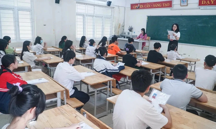 Giáo viên có được phép mở trung tâm dạy thêm?