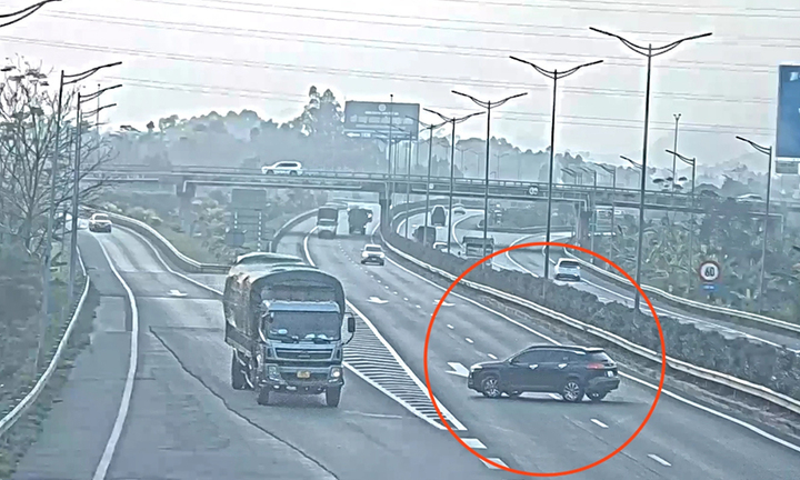 Lái ô tô chạy ngược chiều trên cao tốc bị phạt bao nhiêu tiền?