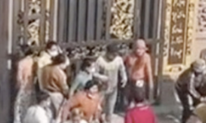 Băng nhóm dàn cảnh cướp, tấn công du khách ở khuôn viên chùa