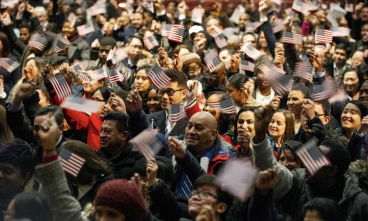 Mỹ trục xuất người Ấn Độ nhập cư bất hợp pháp về nước