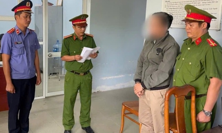 Khởi tố, bắt giam thầy giáo giao cấu với nữ sinh lớp 10