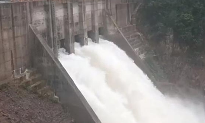 Thuỷ điện từng tích 'bom nước' trước lúc bão đổ bộ ở Huế lại chây ỳ nộp phạt 