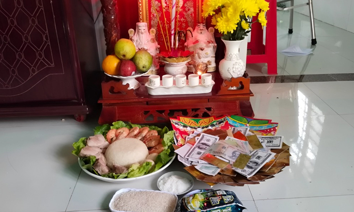 Nên làm gì với gạo, muối sau khi cúng thần Tài?