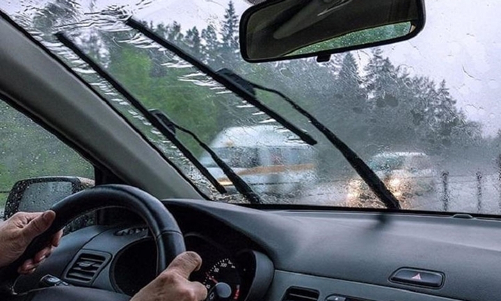 Những bộ phận dễ hỏng khi ô tô dầm mưa 