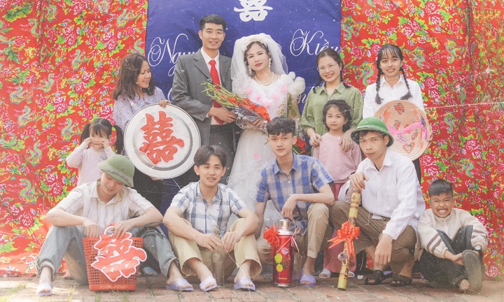 Bộ ảnh cưới 'thời ông bà anh' của cặp đôi Bắc Giang gây sốt mạng