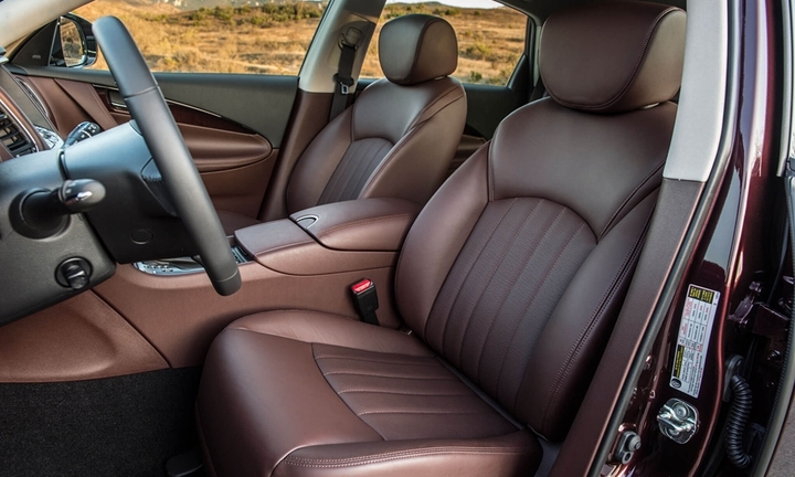 Ghế da ô tô bị cũ, nên phục hồi hay thay mới?