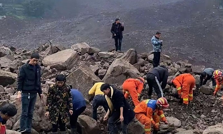 Sạt lở đất ở Trung Quốc, 30 người mất tích 