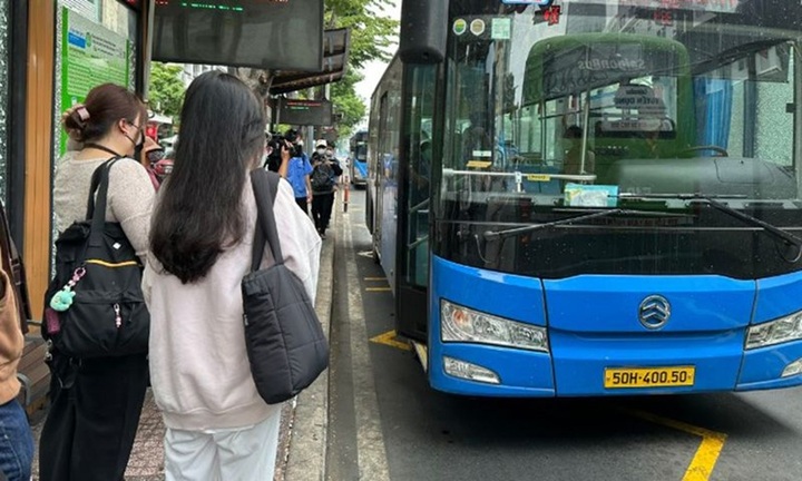 TP.HCM thiếu hàng trăm tài xế xe buýt, phải giảm chuyến