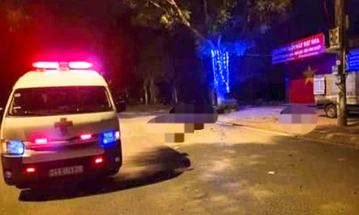 Xe máy kẹp 3 tông vào gốc cây, 3 thanh niên tử vong