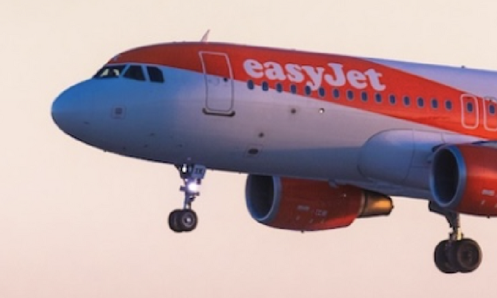 Cơ trưởng ngã gục tại bộ phận điều khiển, máy bay hạ cánh khẩn cấp