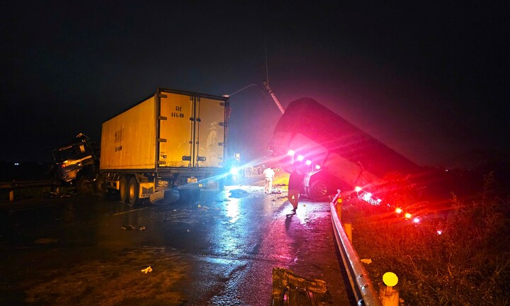 Nguyên nhân ban đầu vụ 3 xe tải tông liên hoàn, 5 người bị thương ở Bình Định